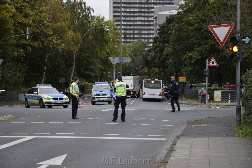 VU Bus Pkw Koeln Porz Gremberghoven Steinstr Konrad Adenauerstr P50.JPG - Miklos Laubert